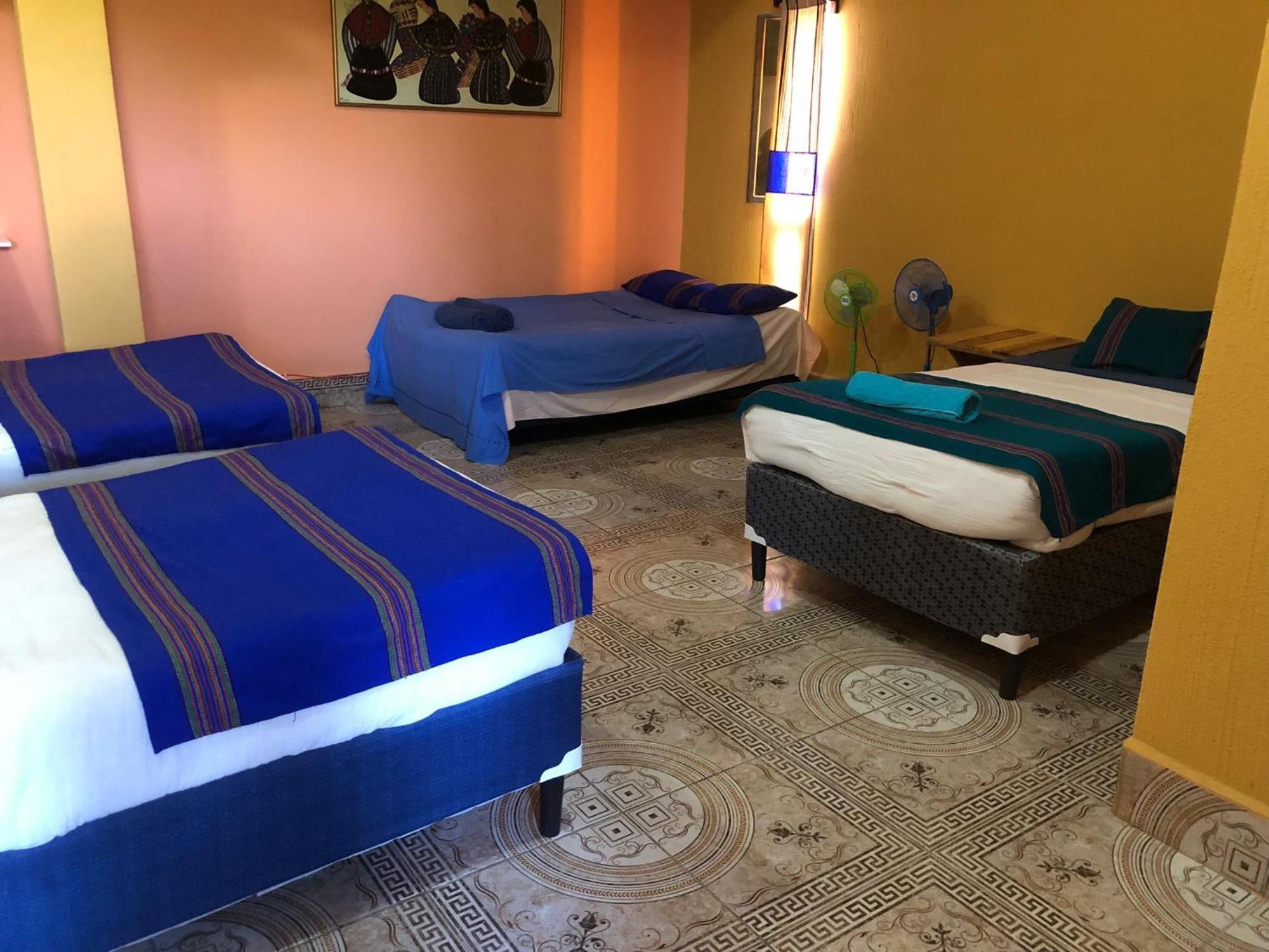 La Casa Colorada Hostel San Benito Bagian luar foto