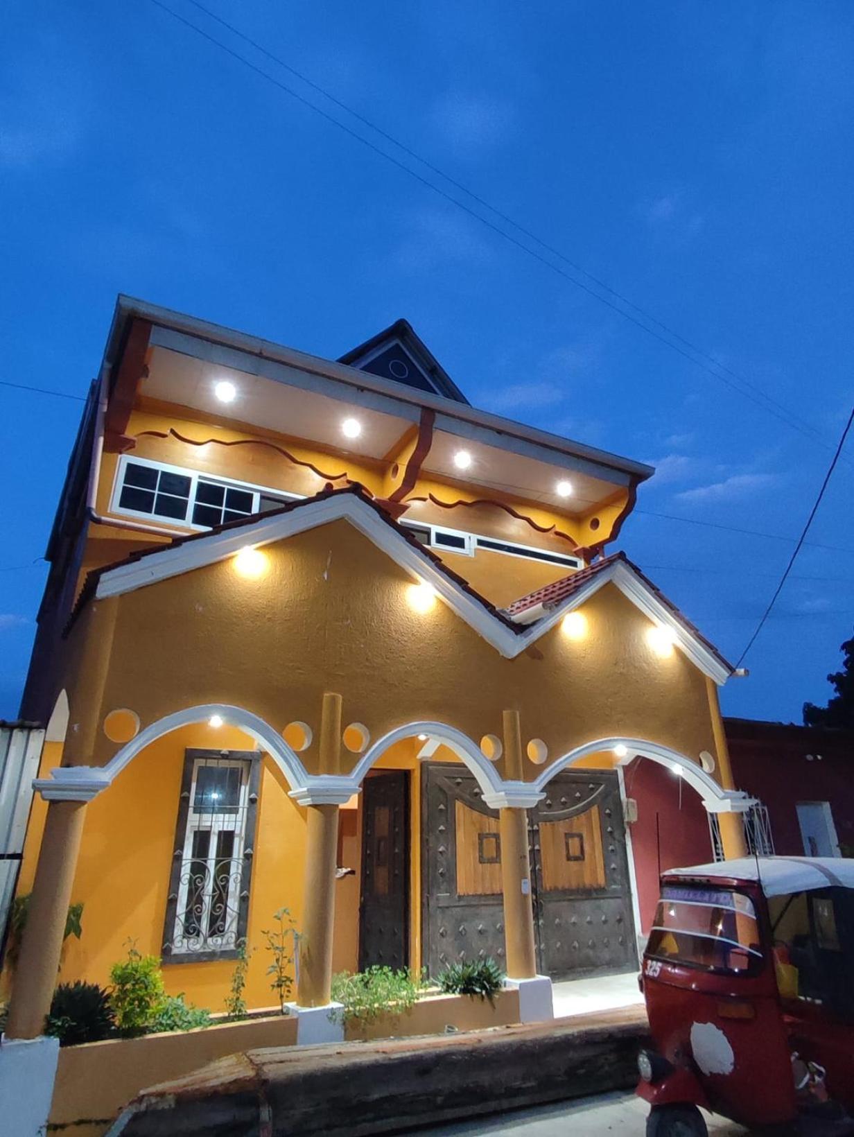La Casa Colorada Hostel San Benito Bagian luar foto