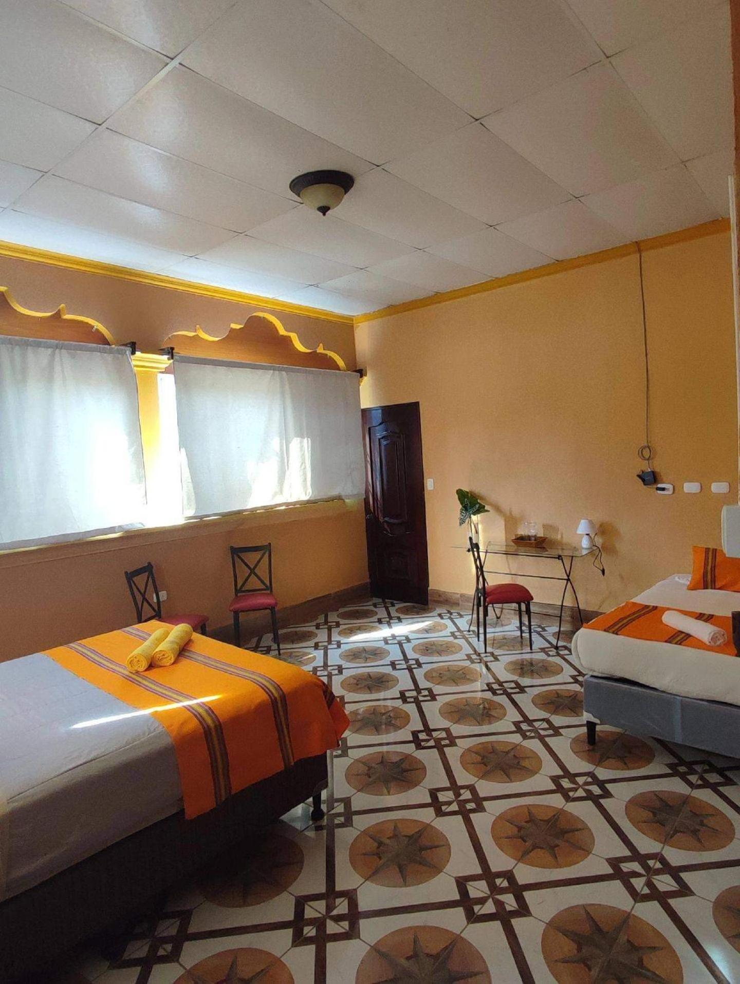 La Casa Colorada Hostel San Benito Bagian luar foto