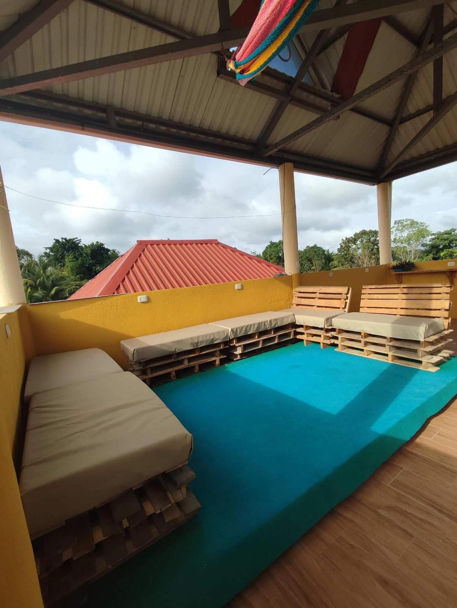 La Casa Colorada Hostel San Benito Bagian luar foto