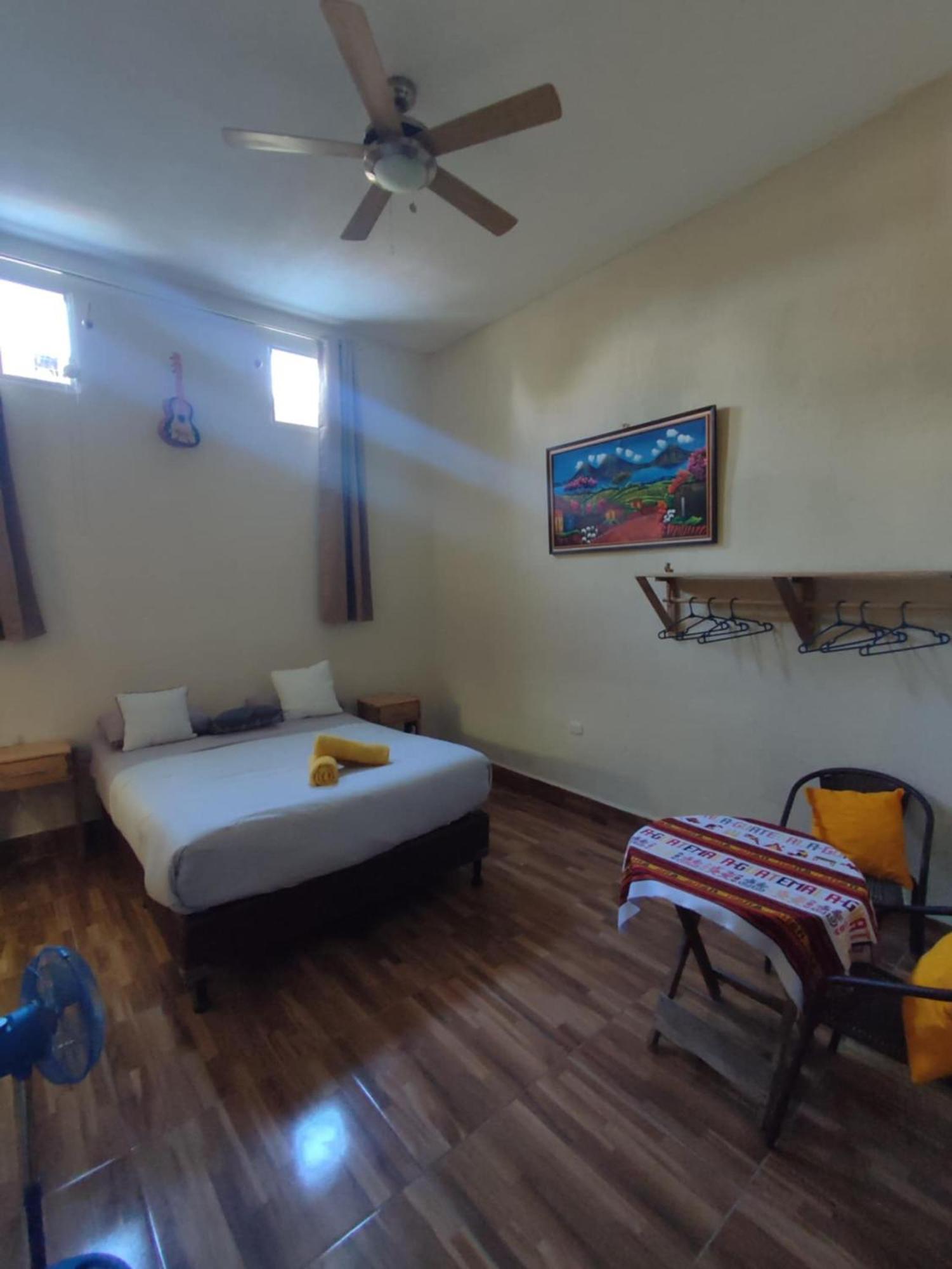 La Casa Colorada Hostel San Benito Bagian luar foto